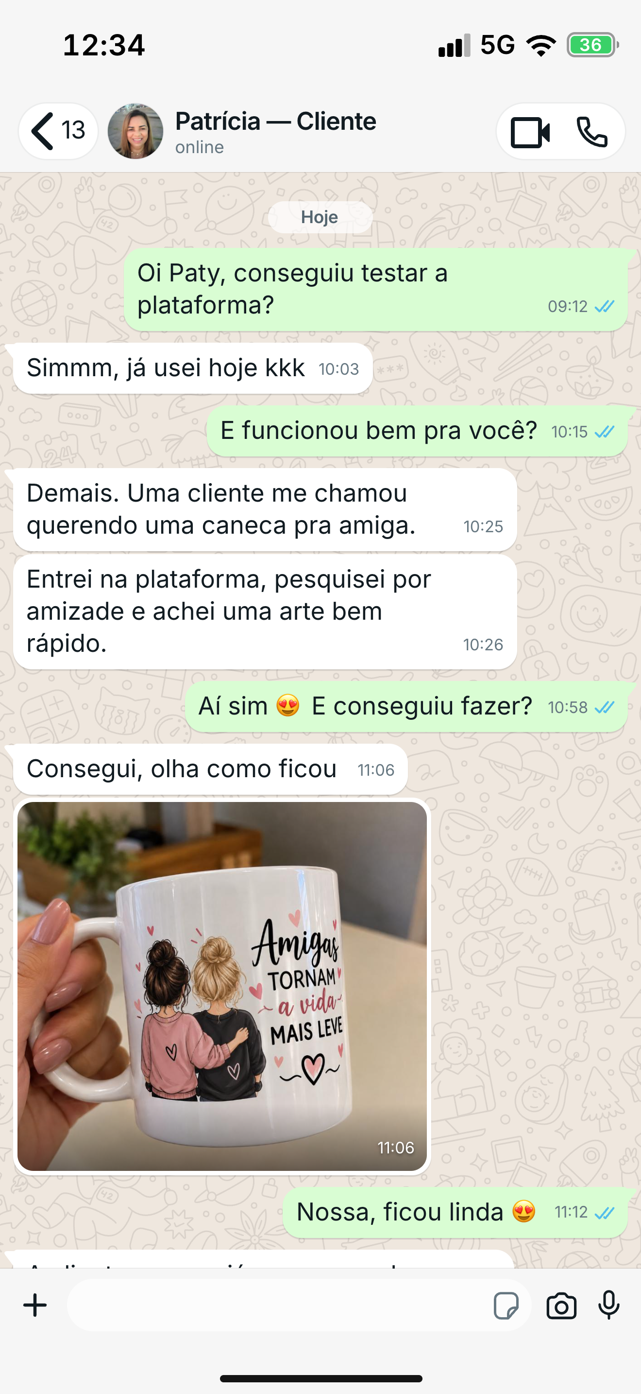 Depoimento de Patrícia no WhatsApp com foto da caneca produzida: encontrou uma arte de amizade rapidamente na plataforma.